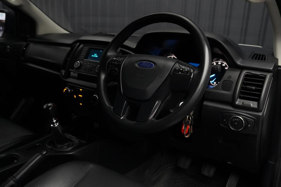 FORD RANGER Standard Cab 2.2 XL MT ปี 2021 สี ขาว 7