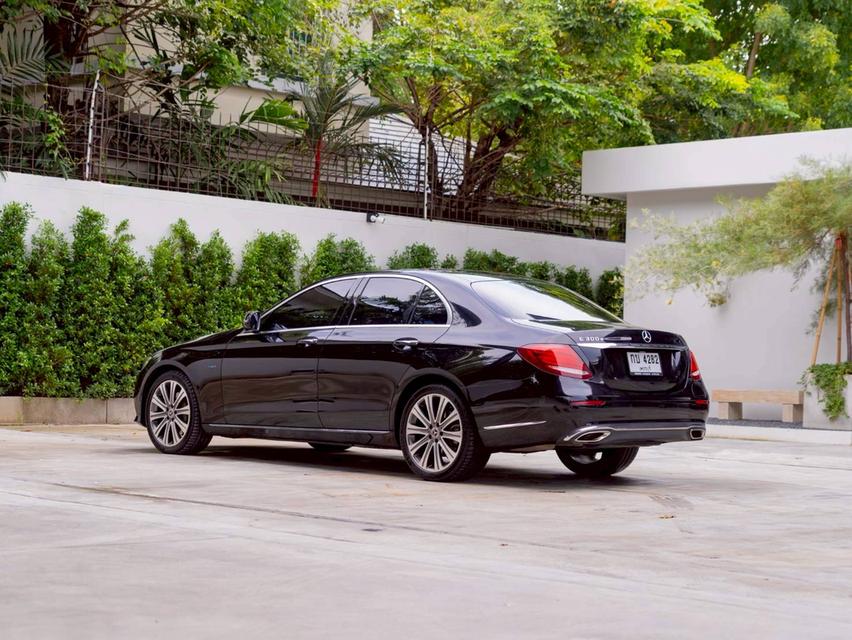 Mercedes Benz E300e Exclusive ปีจด 2020