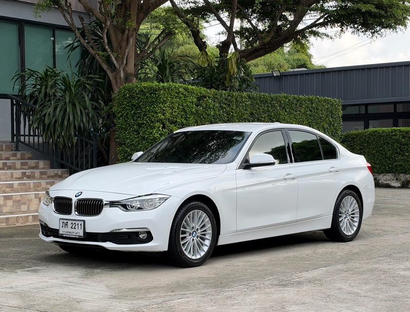 2018 BMW 320D F30 LCI รถมือเดียวป้ายแดง รถออกศูนย์ BMW THAILAND รถวิ่งน้อย เข้าศูนย์ทุกระยะ รถไม่เคยมีอุบัติเหตุครับ รูปที่ 4