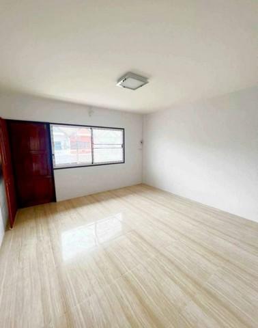 ขายบ้าน ทาวน์โฮมสองชั้น บ้านรีโนเวทใหม่ทั้งหลัง พร้อมอยู่ ที่อยู่ : ซอยหน้าวัดตาลล้อม ต.แสนสุข อ.เมืองชลบุรี 5