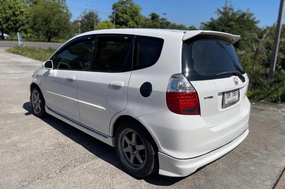 Honda Jazz ปี 2006 สีขาว 3