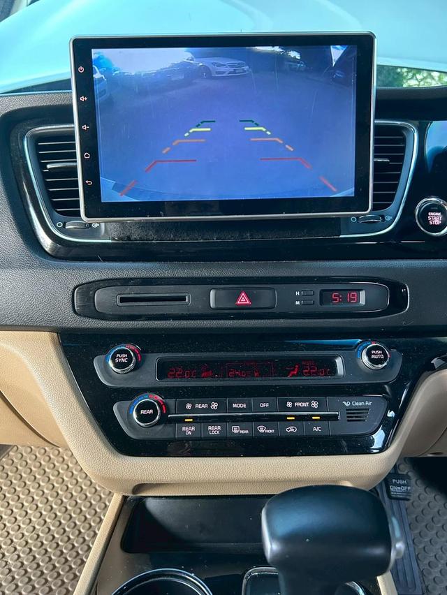 ขายด่วน! Kia Grand Carnival 2.2 LX AT ปี 2017 13