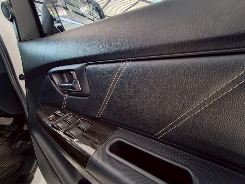 TOYOTA FORTUNER 3.0 V CHAMP .4WD.ภายในสีดำ ปี 2014 เกียร์ออโต้ 9