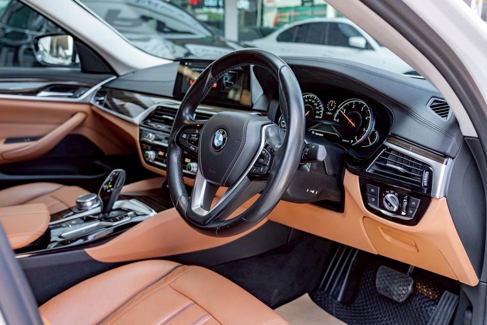 BMW 5Series G30 520d Luxury 2017 รูปที่ 12