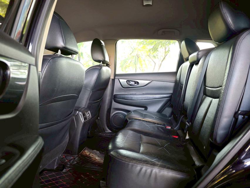 ขายรถ nissan  X-Trail 2.0V 4WD ปี 2015 สีดำ เกียร์ออโต้ 12