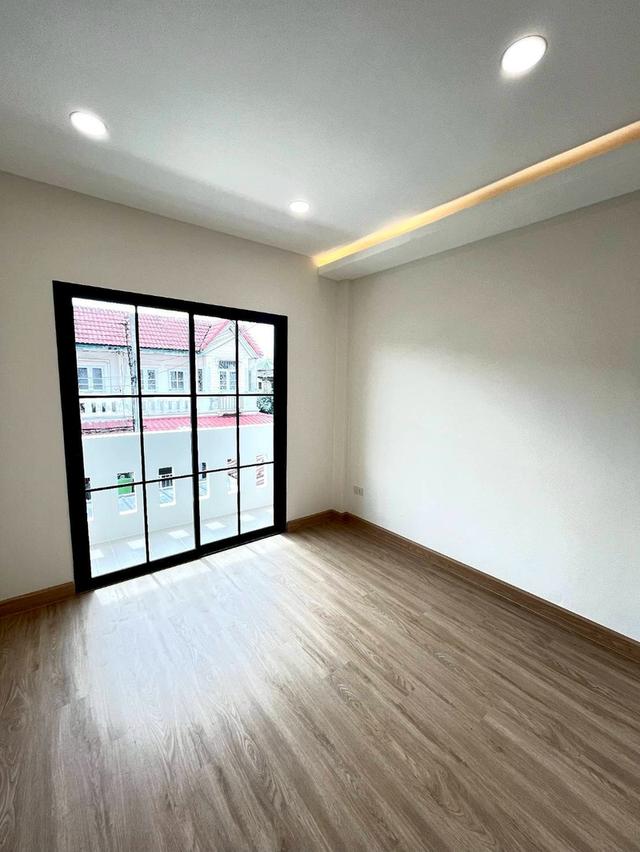 หมู่บ้านคัทลียาวิลล์ 15