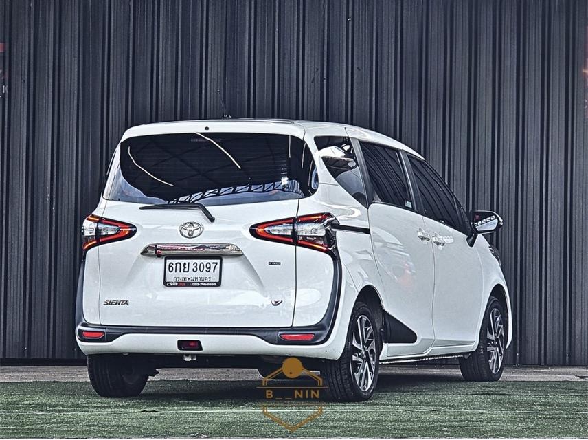 รถยนต์ toyota sienta 4