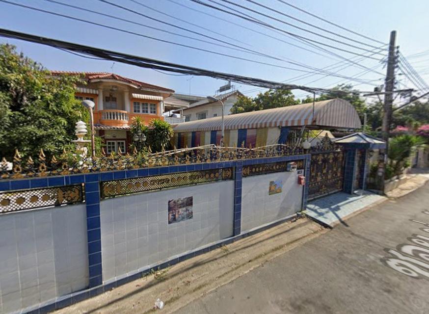 ขายที่ดินพร้อมบ้านเดี่ยว 2 หลัง เนื้อที่ 201 ตารางวา ซอยทุ่งมังกร 22 แขวงฉิมพลี เขตตลิ่งชัน 1