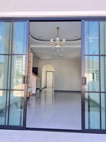 บ้านเดี่ยวให้เช่าทำเลนาป่าชลบุรี-ท้องคุ้ง 4 ห้องนอน 4 ห้องน้ำ 1 ห้องโถงใหญ่ 1 ห้องครัว 2-3 ที่จอดรถพื้นที่ใช้สอยขนาด 74 3