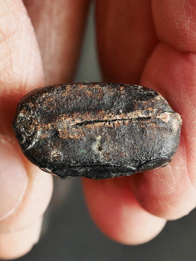 พระปิดตาเนื้อผงคลุกรัก หลวงพ่อทองสุข วัดสะพานสูง พิมพ์ชลูด...เก่า เดิมๆ 10