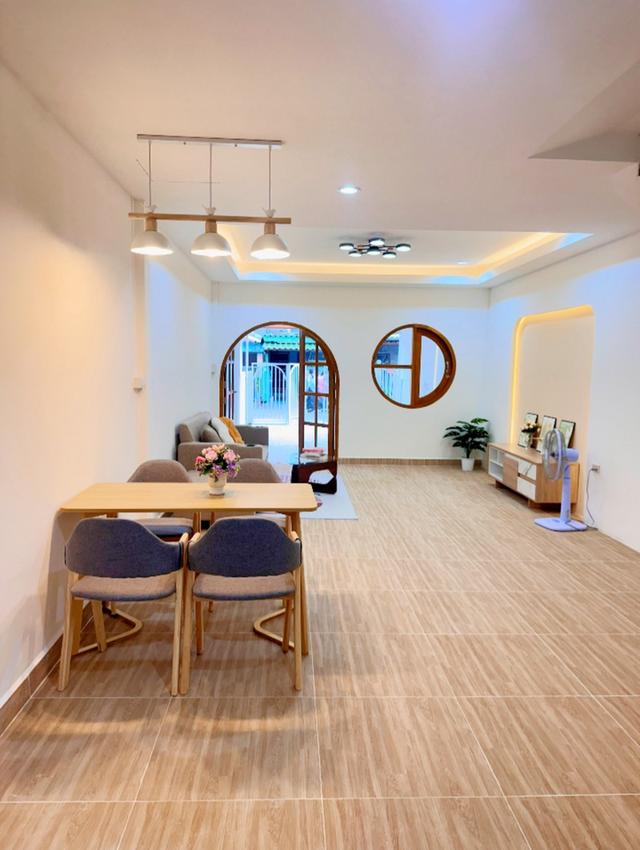 วนารมย์ ถ.ฉลองกรุง 24 5