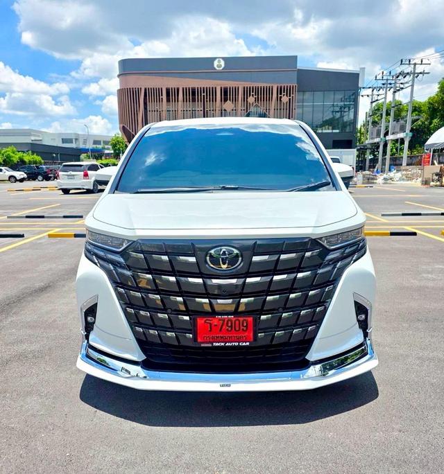 Toyota Alphard Z hybrid 40 HEV สีขาว ปี 2025 ไมล์ 18,000 กม.