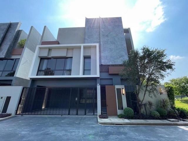 ให้เช่าบ้านเดี่ยว 3 ชั้น โครงการ Bugaan krungthep kreetha มีลิฟท์ วิวสระว่ายน้ำ ใกล้รถไฟฟ้า ศรีบูรพา 2