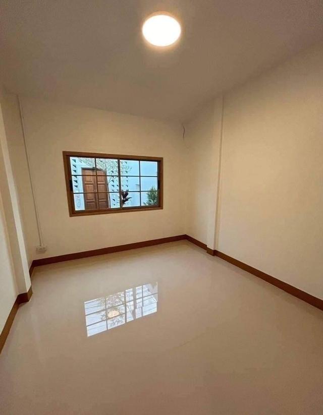 มองหาบ้านคุณภาพ ทำเลดี ในเมือง หลังนี้ราคาเริ่มต้นเพียง 1.95 ล้าน อยู่กลางเมือง ทำเลดีมาก หมู่บ้านเงียบสงบ ทางเข้าออกสะดวก สิ่ 8