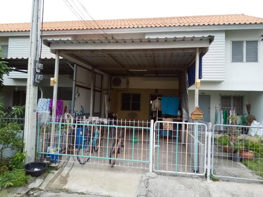 ขายทาวน์โฮมขนาด 16 ตรว 2ชั้น 2ห้องนอน 1ห้องน้ำ แถมแอร์ 2เครื่อง ขนาด 12,000btu / ขนาด 18,000btu ราคา 750,000บาท รังสิตคลอง 9 Tel.083 871 1805 2