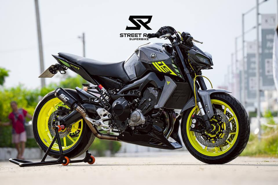 2017 Yamaha mt09 ปี 2017 สีเทา-ล้อเขียว ตัวแรง สายซิ่ง จอดเท่ ขี่เด่น หล่อครบในคันเดียว!