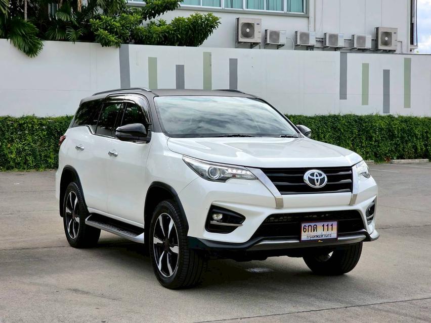 (แจ้งรหัสรถ PEAT608) TOYOTA FORTUNER 2.8 TRD แท้ ปี 19 มือเดียว