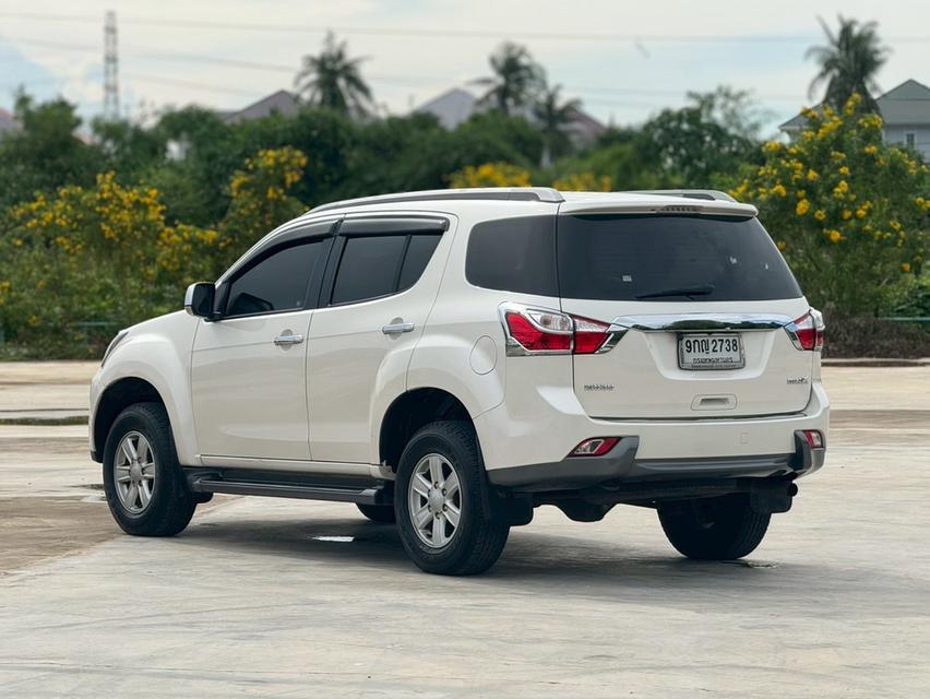 ISUZU MUX Y 14 Wagon 4dr 7st Auto 5sp RWD 2.5DCT(VGS,DVD) สีขาว ออโต้