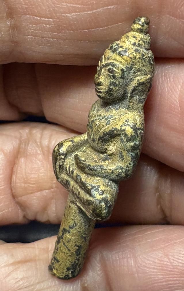 พระยอดธงเก่า ศิลป์สวย ไม่ทราบที่ รูปที่ 3