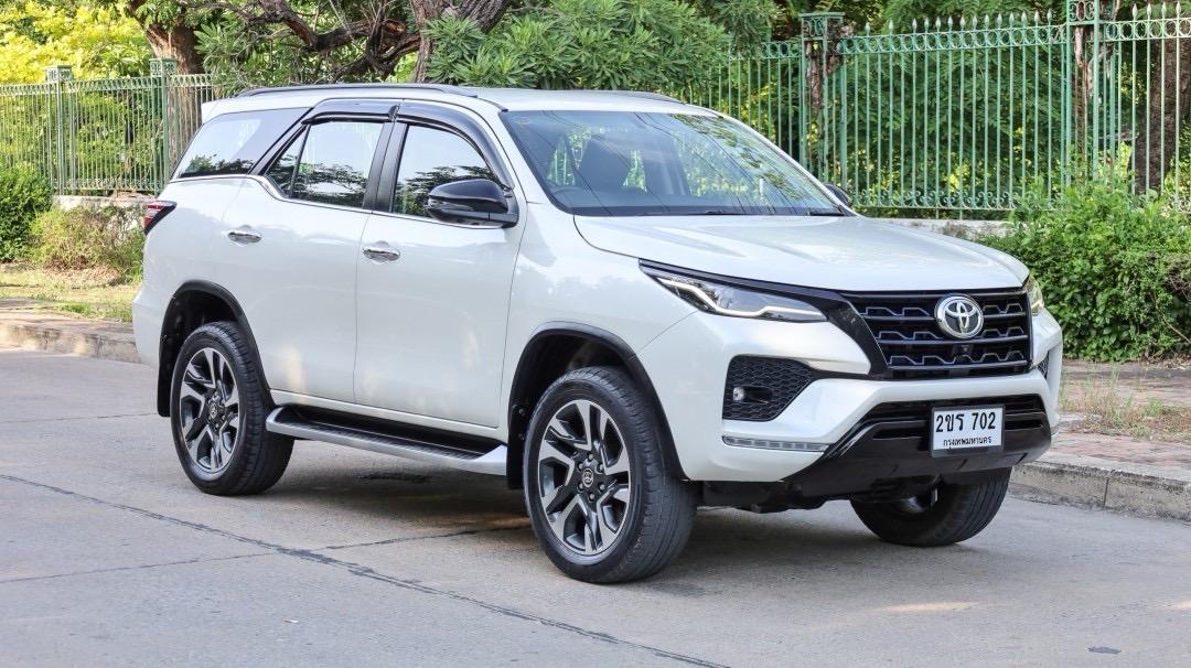 Toyota FORTUNER 2.4 V ปี 2021 สีขาว  1