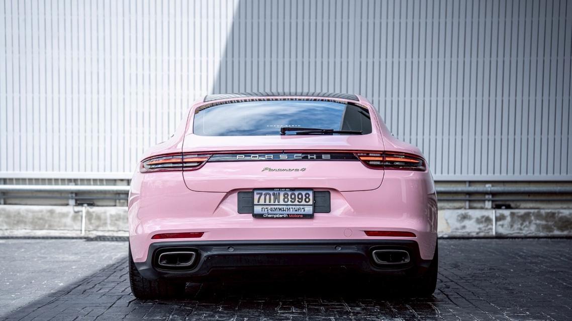Porsche Panamera 4 E-Hybrid Executive 2018 สีขาว Wrap กันรอยสีชมพู รูปที่ 5