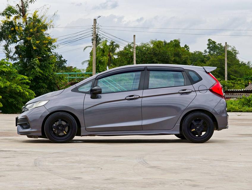 HONDA  JAZZ GK 1.5 RS PLUS (MNC) Y2019 สีเทาออโต้  8
