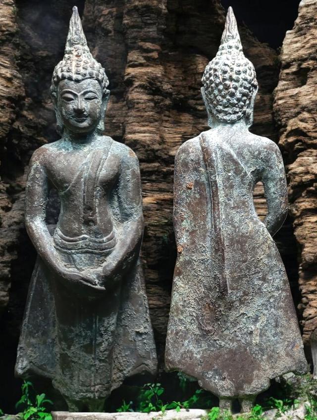 เปิดพระพิมพ์ถวายเนตรศิลปะสุโขทัยเกศเปลวเพลิงเม็ดพระศกก้นหอย เนื้อสัมฤทธิ์เก่าฐานเดิมหัก รูปที่ 4