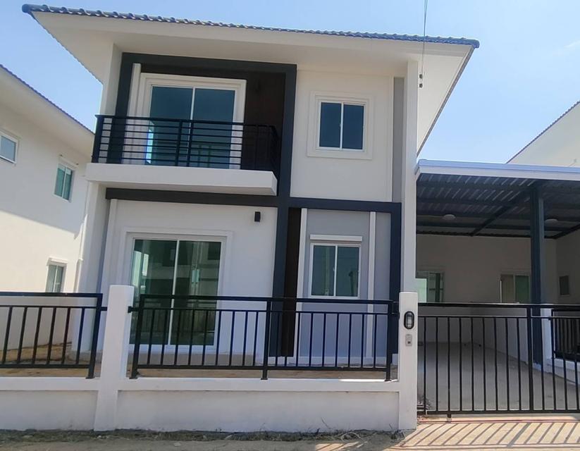 บ้านแฝด ใหม่ๆ สวยๆ 35 วา 4 นอน 2 น้ำ จอด 2 คัน ราคา 3.8 ลบ. 1