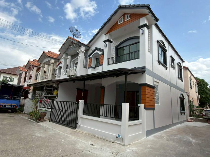 หมู่บ้านศิลปการพาร์ค5 ถนนบ้านกล้วย -ไทรน้อย ทาวน์เฮาส์ 2 ชั้นหลังมุม กลับรถ ตกแต่งใหม่พร้อมเฟอร์นิเจอร์ 2