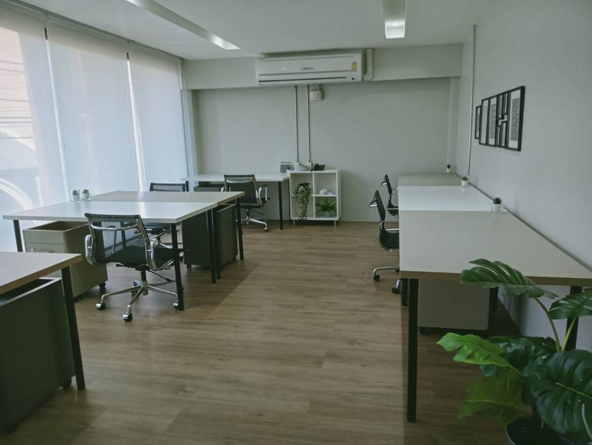 Office for rent Building close  the main road, Bang Rak, 1 year contract at least 5
