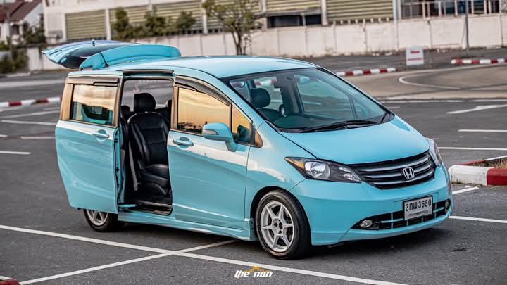 Honda Freed สีฟ้า 10