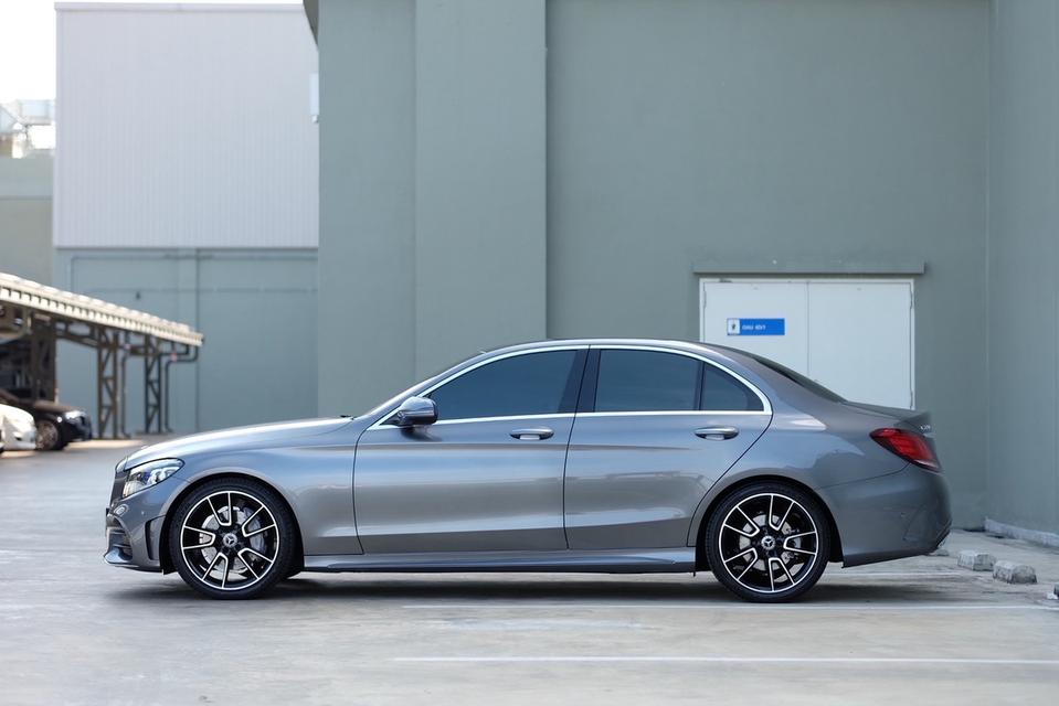 Mercedes Benz C220d AMG ปี 2019 วิ่งน้อย 50,000 km วารันตีศูนย์Benzถึง12/2026 เจ้าของคนเดียว รูปย่อยที่ 4