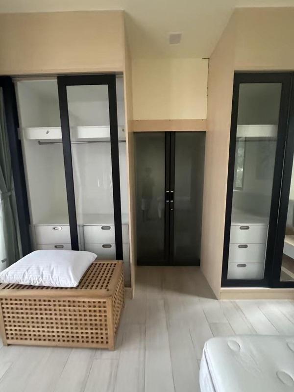 Luxury villa with a private swimming pool for sale in Phuket City. Conveniently 18