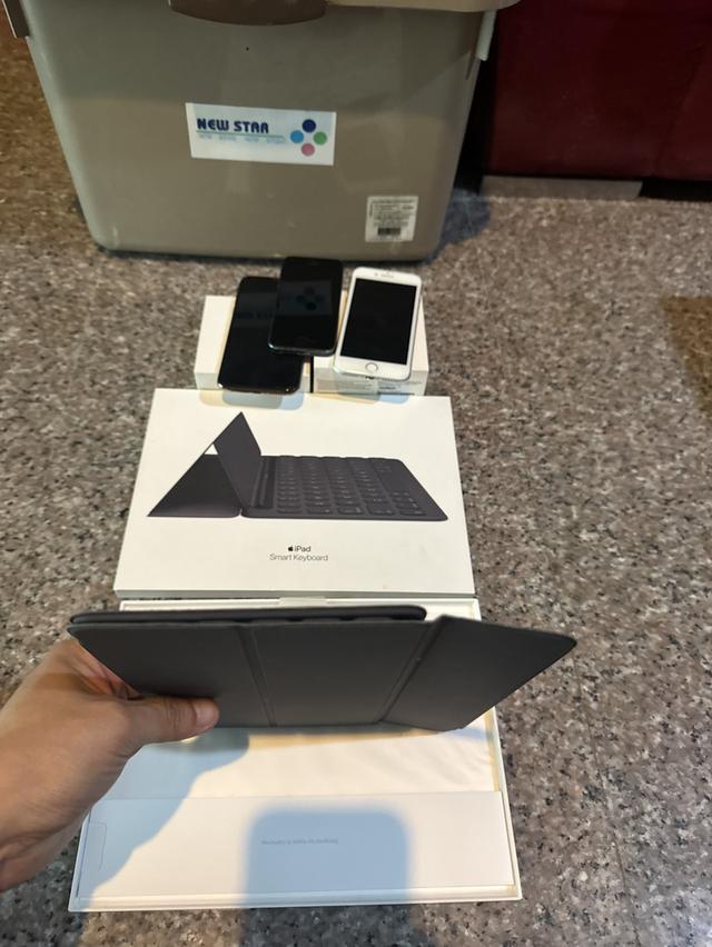 มาอีกแล้วที่ถามหากันขายSmart Key Board ใช้ได้ตั้งแต่iPadAir3,iPadPro10.5,iPadGen7 ของแท้ ยกกล่องสภาพสวยๆมากๆๆๆใช้งานดีทุกๆฟังชั่น ขายราคา 1990 บาท  เบ รูปที่ 3