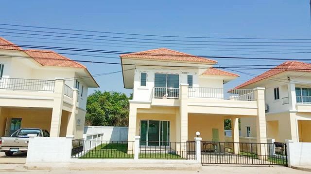 ม.กรุงเทพ BRT ม.ธรรมศาสตร์ รังสิต ให้เช่าบ้านเดี่ยว 2 ชั้น 3นอน 53ตร.วา.220ตร.ม. ม.ธรรมศาสตร์ รังสิต 4.4กม. 4แอร์ วัดพระ 1