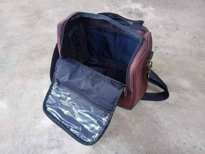 EDDIE BAUER กป.สะพาย+ถือทรงกล่อง ช่องใช้งานหลายช่อง ใส่อุปกรณ์กล้อง หรือของใช้อื่นๆ หัวซิปล็อคกุญแจได้ สภาพดี รูปที่ 7