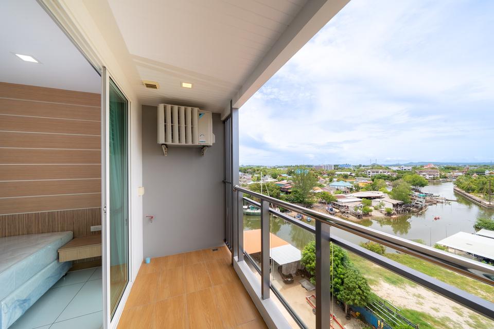 Whale Marina Condo Beachfront Najomtien 10