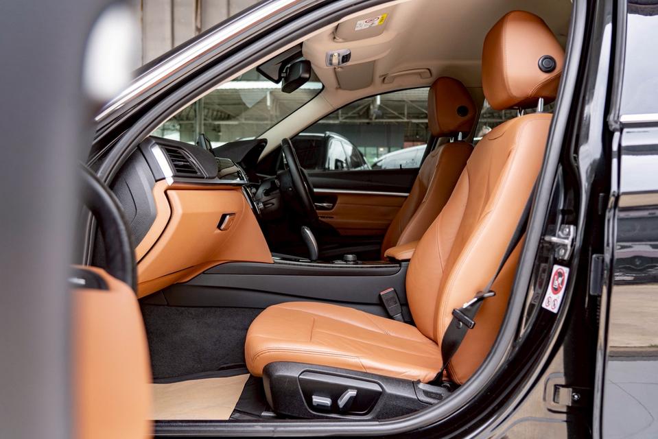 รหัสรถ NP2585 รุ่นรถ : BMW 320d ICONIC LCIปีรถ : 2016 รูปที่ 17