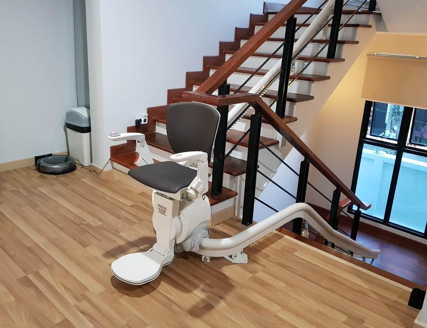 เก้าอี้เลื่อนขึ้นบันได ลิฟท์บันได OTOLIFT AIR