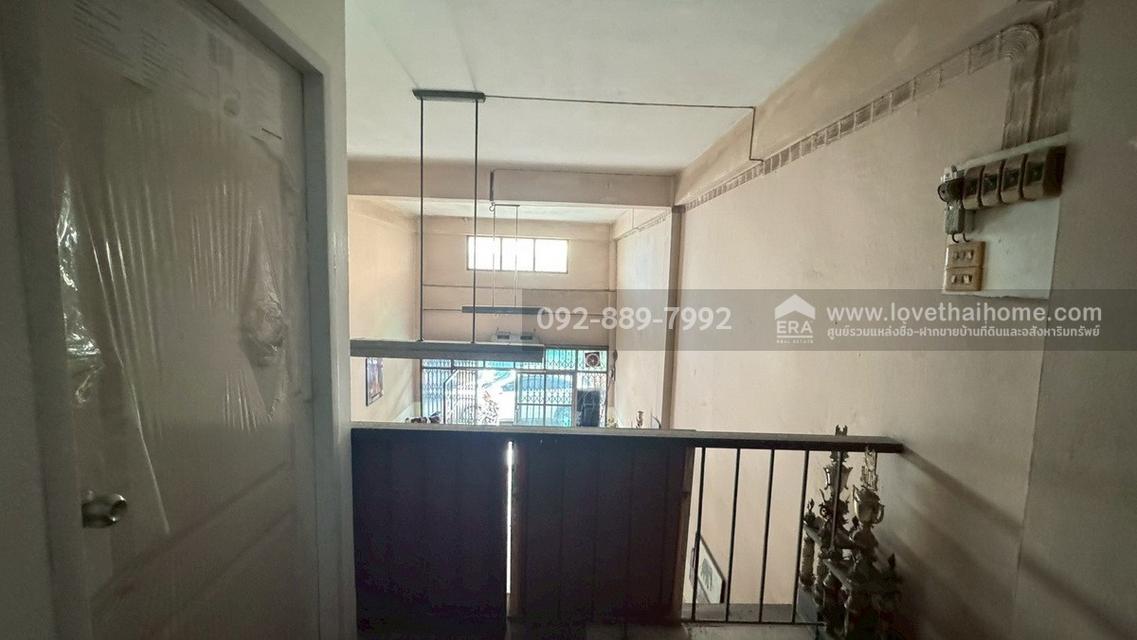 ขายตึกแถว 3.5 ชั้น ถนนนิคมรถไฟ อยู่ในตัวเมืองมหาชัย สมุทรสาคร พื้นที่ 15.4 ตรว. ใกล้แลนด์มาร์ค มหาชัย ราคาถูก ทำเลดี 10