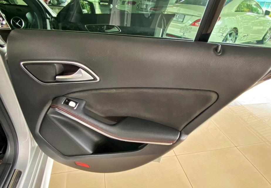 Mercedes-Benz CLA250 Shooting Brake 6