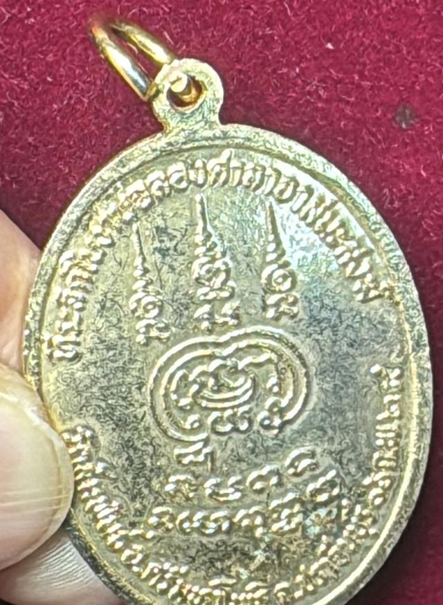 หลวงพ่อแพ วัดพิกุลทอง สิงห์บุรี เหรียญนั่งสมาธิเต็มองค์ ปี 2529 เนื้อทองแดงกะไหล่ทอง รูปที่ 12