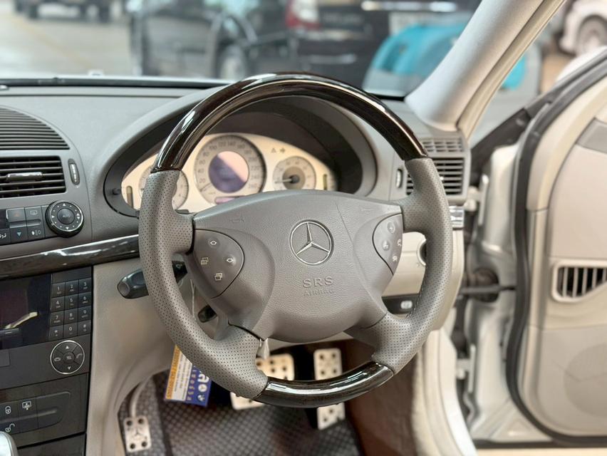 Mercedes-Benz E240 2.6 Avantgarde ปี2003รถบ้านแท้ สวยสภาพดี ออพชั่นจัดเต็ม พร้อมใช้งาน 5