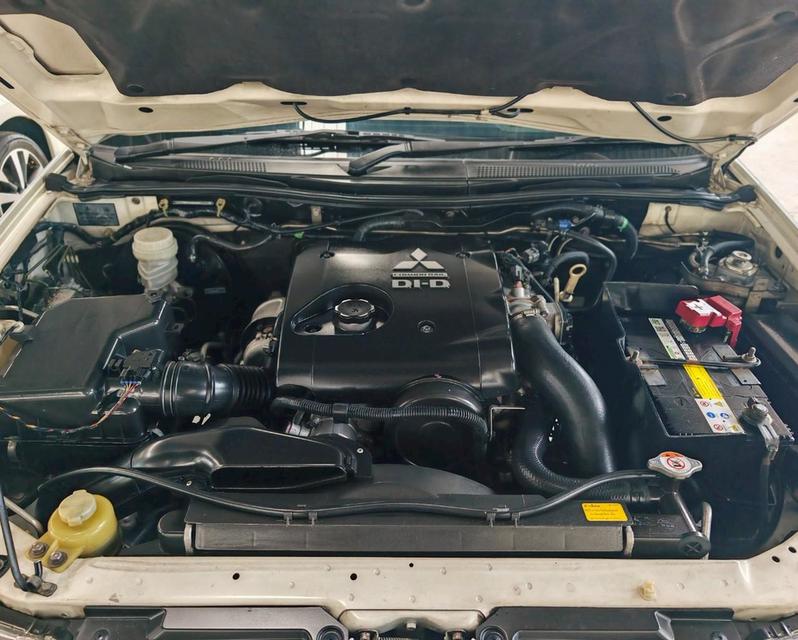 2013 MITSUBISHI PAJERO SPORT 2.5 GLS