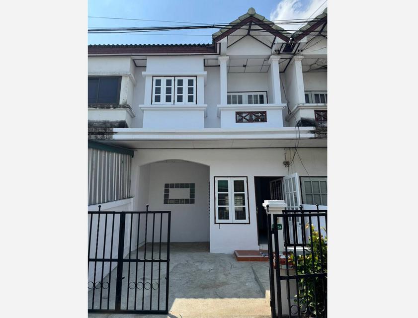หมู่บ้านเพชรรัตน์ ซอยลำลูกกา 15 คูคต ปทุมธานี ขายทาวน์เฮ้าส์ 2 ชั้น 17.5 ตร.วา 2 ห้องนอน 2 ห้องน้ำ ใกล้โลตัส ลำลูกกา 1