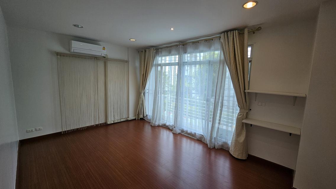🚨 Rare Item! ขายทาวน์โฮม 3 ชั้น บ้านกลางเมือง Urbanion สุขุมวิท 113 หน้าคลับเฮาส์ วิวสวน แอร์-ม่านครบ รีโนเวทใหม่ หิ้วกระเป๋าเข้าอยู่ได้เลย! 14