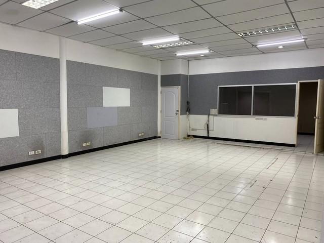 ให้เช่าโกดังพร้อมออฟฟิศ ขนาด 400 ตารางเมตร ใกล้ถไฟฟ้า MRT รัชดา-ลาดพร้าว 4