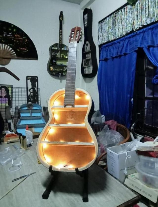 Guitar Shelf(ชั้นวางทำจากกีต้าร์ และเคสกีต้าร์)ของตกแต่ง,วางโมเดล ฯลฯ) 9