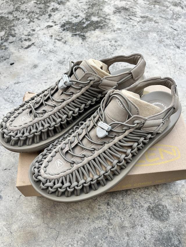 KEEN UNEEKTIMBERWOLF/PLAZA TAUPE