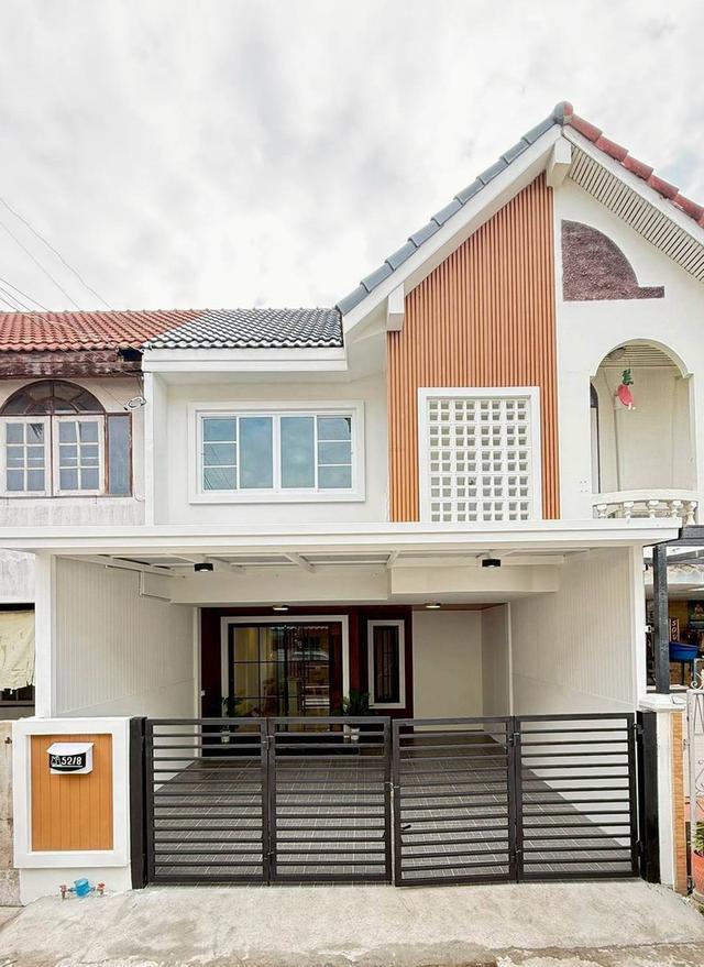 หมู่บ้านอัมรินทร์วิลล่า (ซอยแจ้งวัฒนะ 41)ทาวน์เฮาส์ 2 ชั้น หน้ากว้าง 5 เมตร (โปร่งสบาย ไม่แออัด) ตกแต่งใหม่พร้อมเฟอร์นิเจอร์ 1